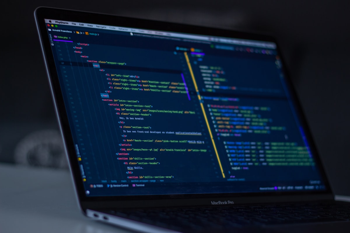 Correlating logs and traces with one join in HelixQL